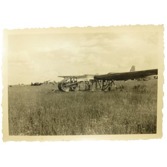 Flugplatz Cholm. Östfronten förstörda tyska segelflygplan för fallskärmsjägare. 1942. Espenlaub militaria